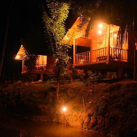 Wild Lake Side Udawalawe Exteriör bild